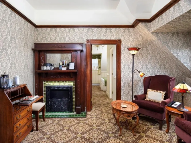 1 Bedroom Deluxe Double Suite
