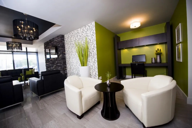 V Hotel & Suites