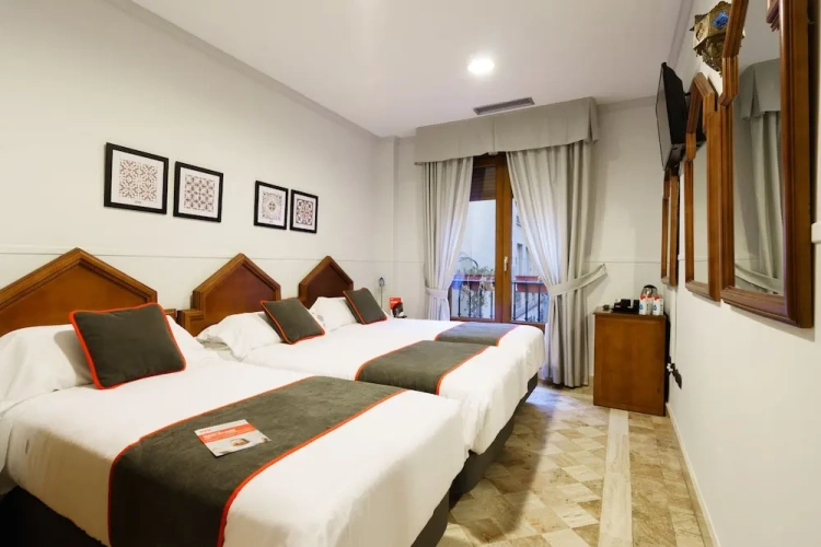 Standard Triple room