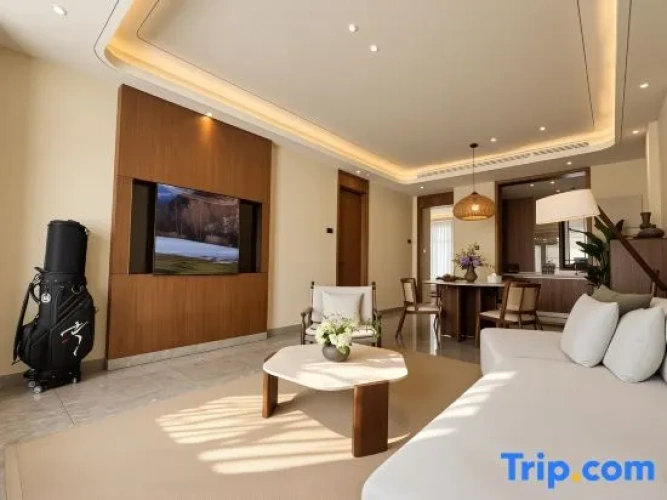 2 Bedrooms Villa