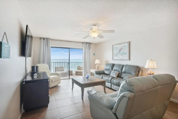 3 Bedrooms Apartment