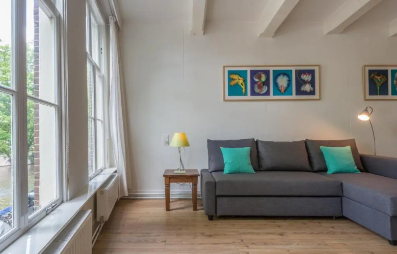 Canal View Amsterdam apartment