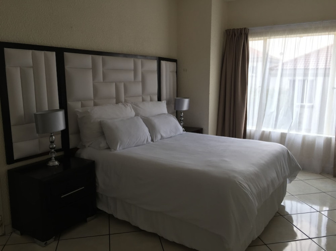 Tntee Apartments