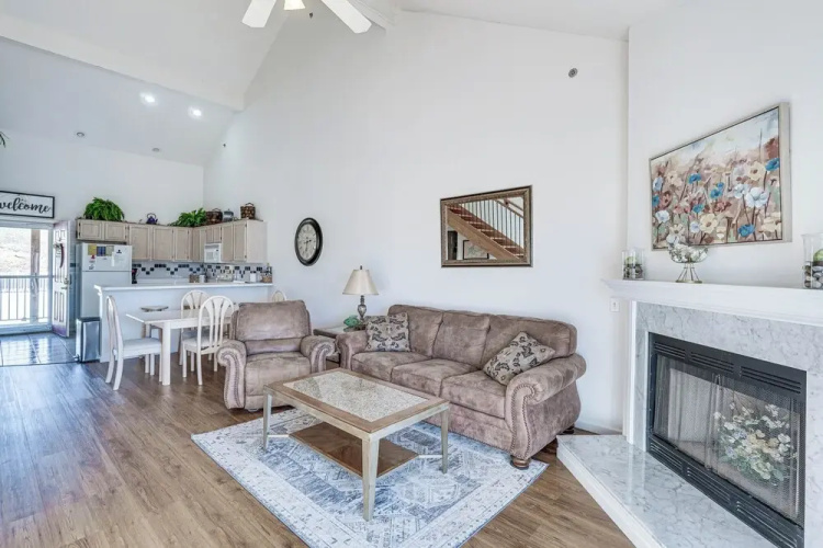 Osage Beach Condo: Boat Slip & Pool Access!