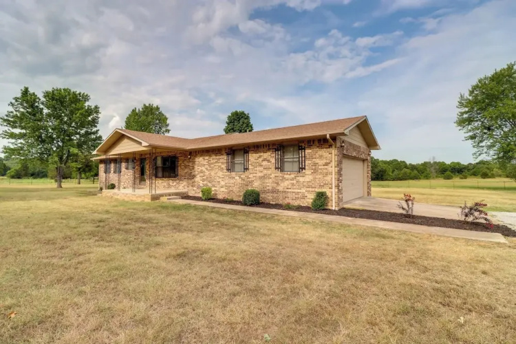 Charming Mountain Home Getaway w/ Gas Grill!