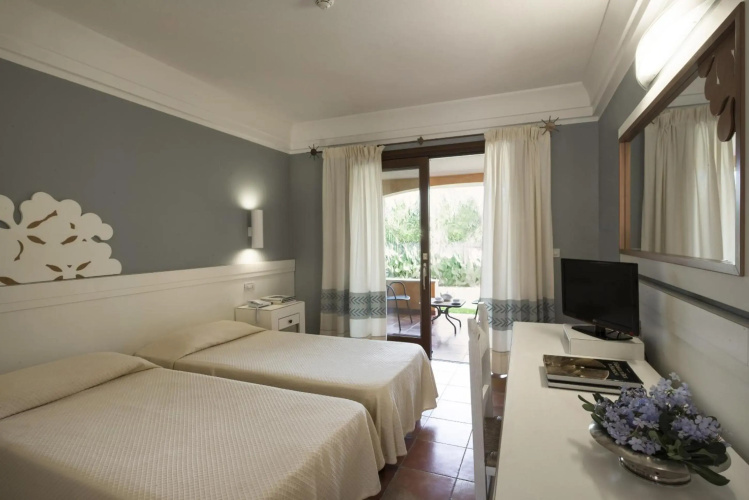 Lantana Resort Hotel & Apartments