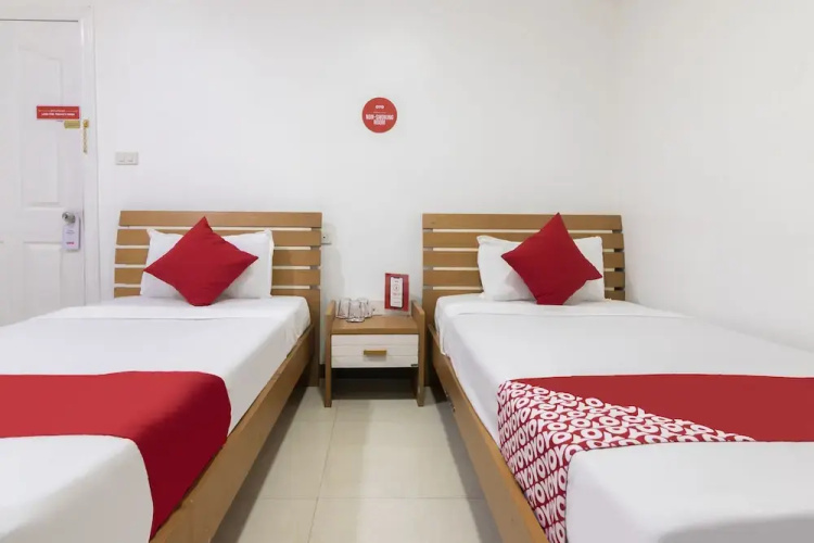 OYO 416 Lucky Hotel