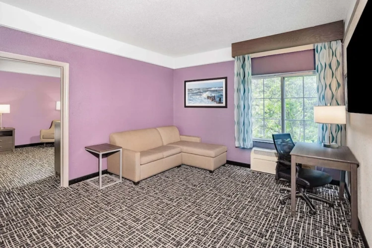1 Bedroom Deluxe Suite