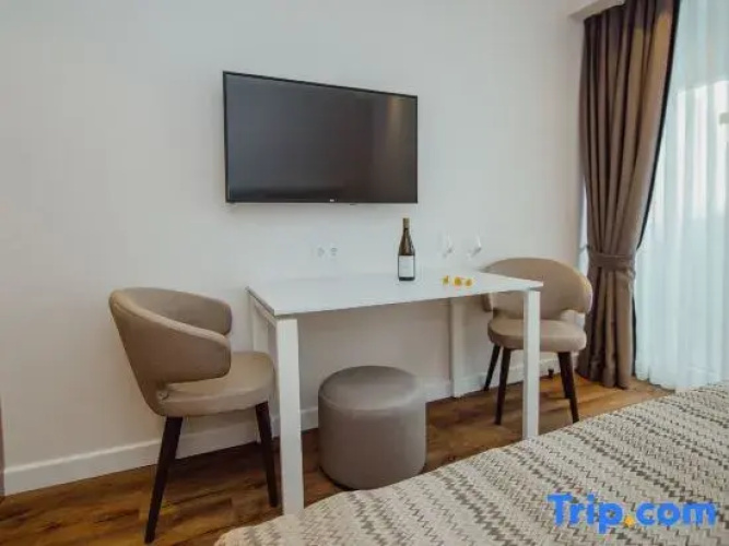 Sunshine Apartments in Alliance Palace