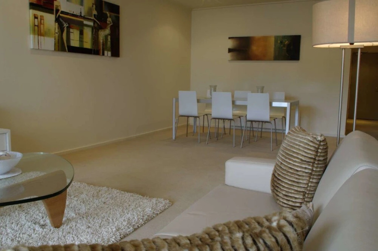 Executive Elwood Apartment