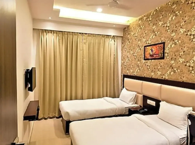 Hotel Golden Crown