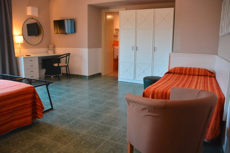 Conte Di Cabrera Hotel Club