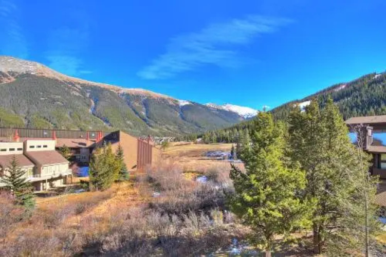 SH402 Summit Condo