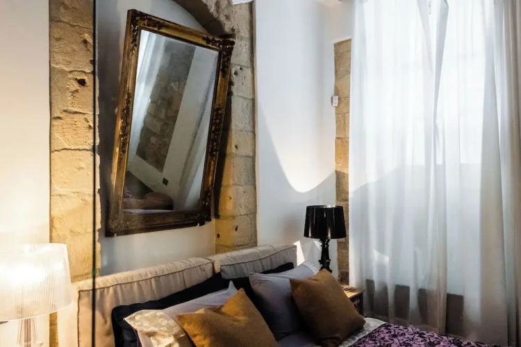 Dolce Suite near Syracuse Cathedral