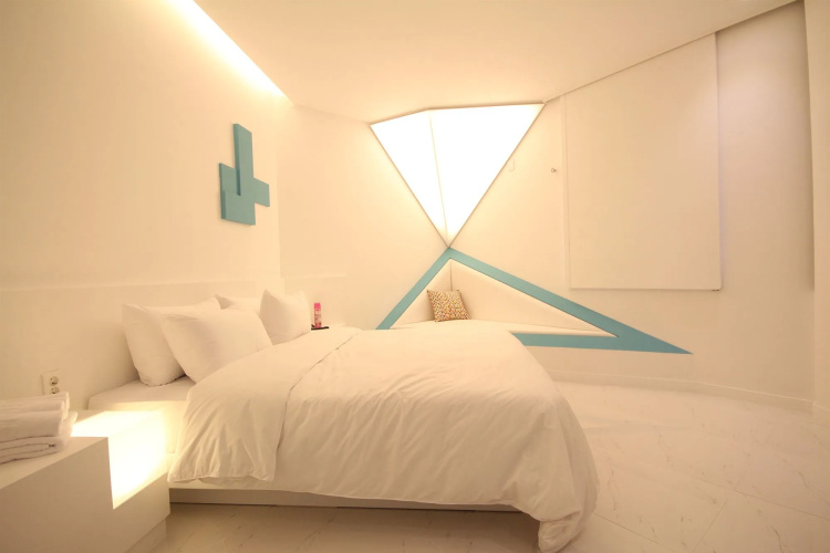 Club Hotel