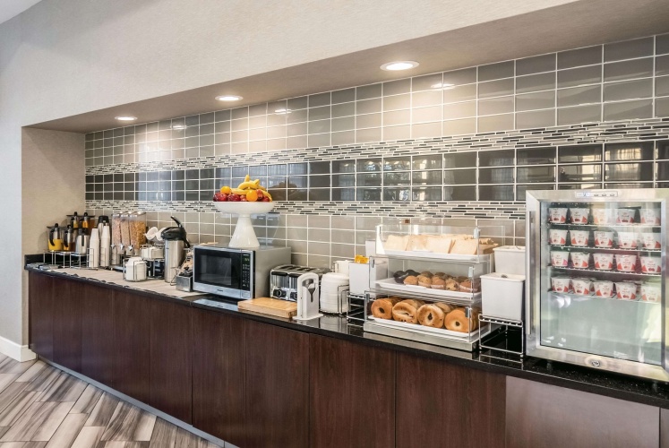 La Quinta Inn & Suites by Wyndham Orlando Airport North photo 12