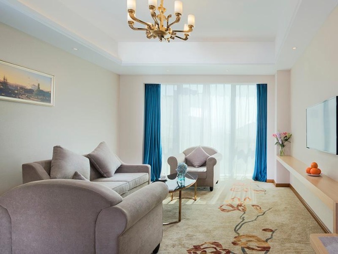 Deluxe Suite