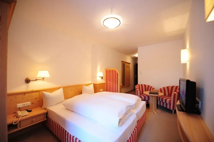 Standard Double room with street view