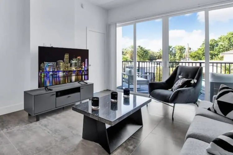 Impeccable 2 Bed Queen Suite Parking N Elevator