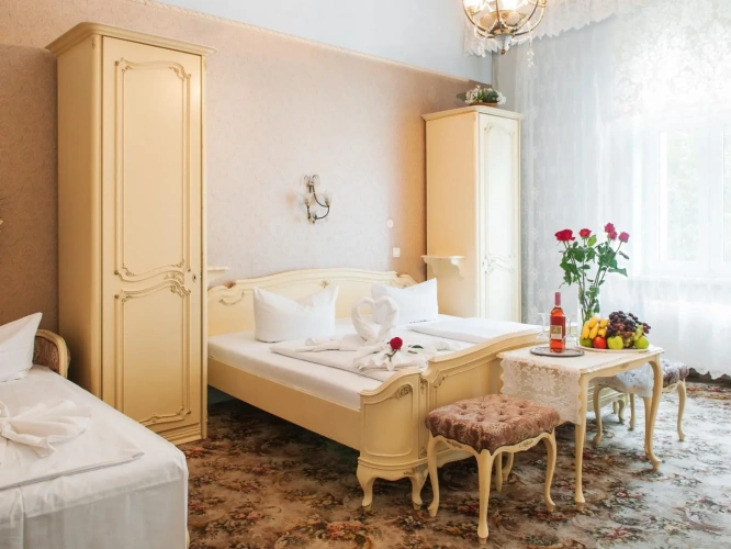 Standard Triple room