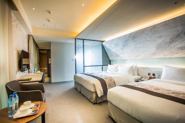 Deluxe Quadruple Family room