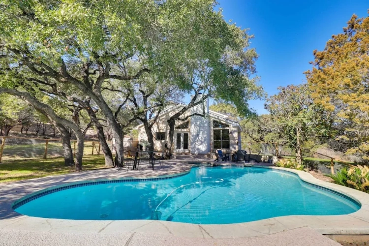 5 Bedrooms Cottage