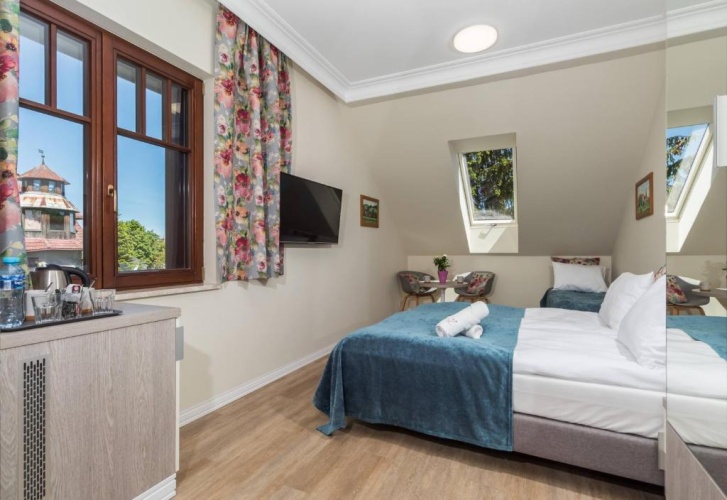 Standard Triple room