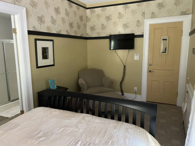 Monroe Manor Inn