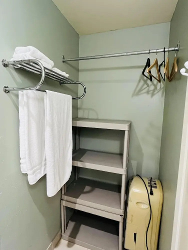 Moe's Suite Hotel