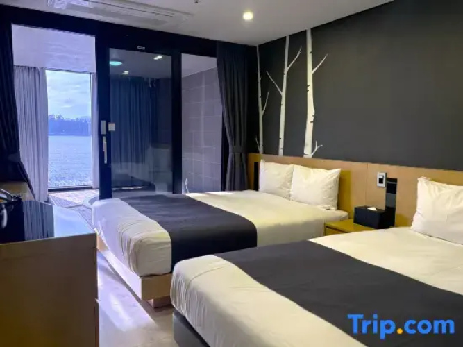Luxury Twin Suite