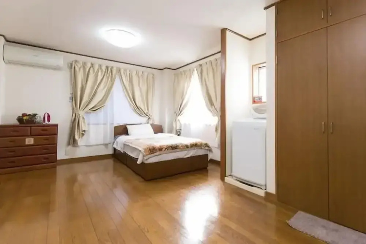 Centrally Located Deluxe Furnished.1