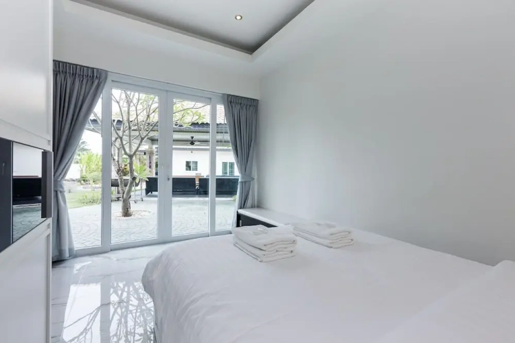 4 Bedrooms Superior Villa