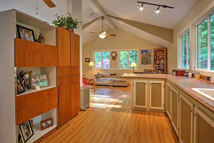 Harbert Cottage W/ Fire Pit: Half Mile To Beach! - Cherry Beach, Three Oaks
