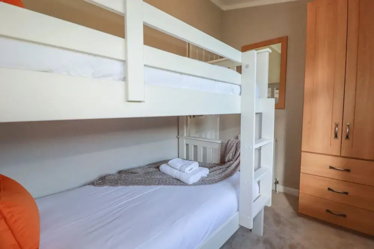 4 Meadow Retreat