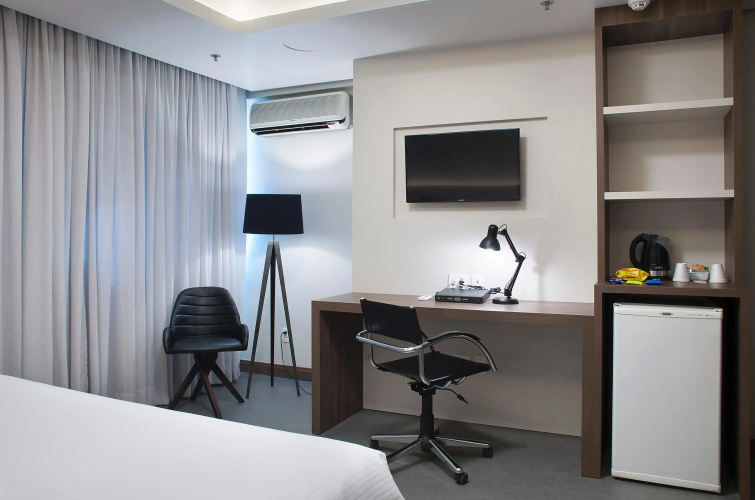 Master Porto Alegre Hotel - Av Carlos Gomes, Proximo Consulado Americano