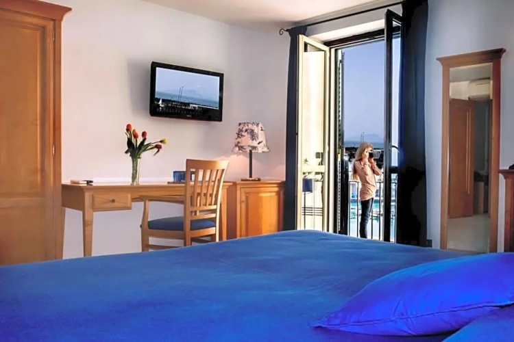 Standard room with balcony and with sea view