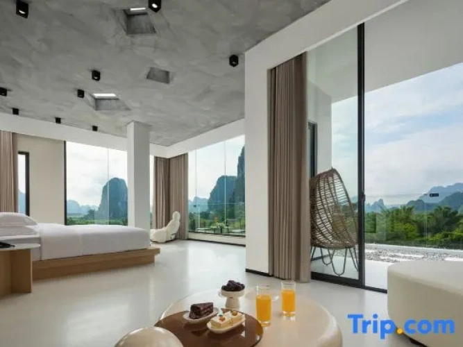 Suite with balcony and with sunrise view
