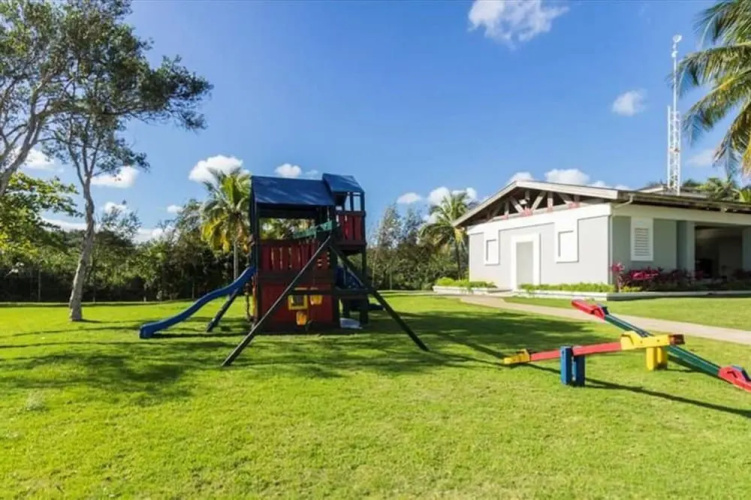 Daria Beachfront Community Steps 2 Pool- Generator
