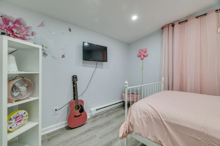 5 Bedrooms Cottage