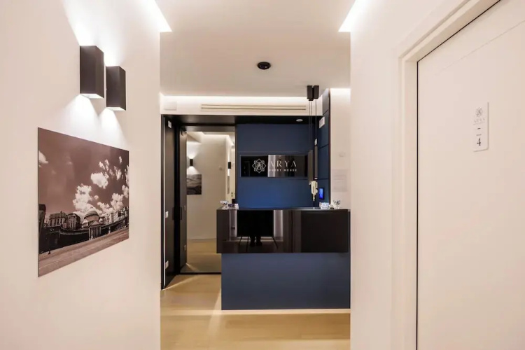 Arya Guest House