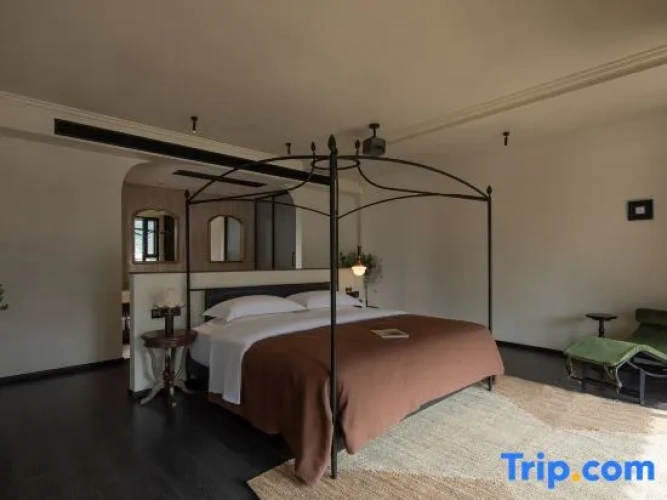 2 Bedrooms Double Suite with balcony