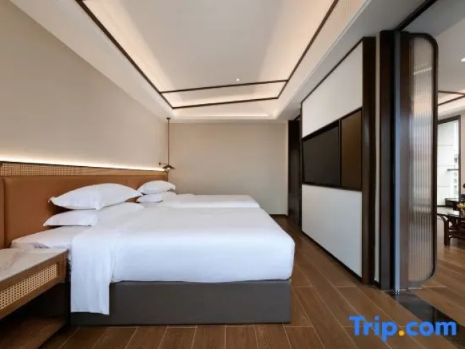 Deluxe Family Suite
