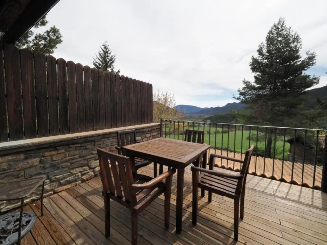 2 Bedrooms Chalet