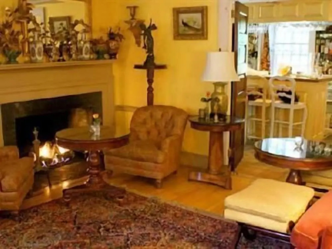 Bee and Thistle Inn