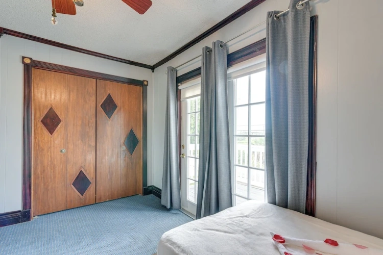 4 Bedrooms Cottage