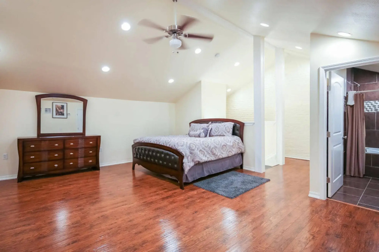Downtown Spacious Suites by Hosteeva