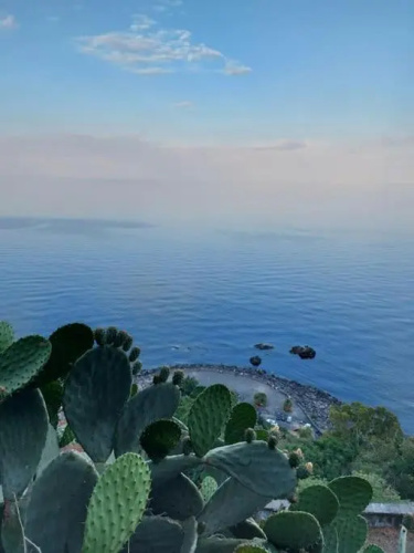 Via Vastea 43, tra il barocco e il mare