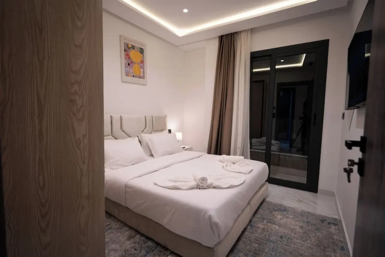 3 Bedrooms Luxury Apartment with city view