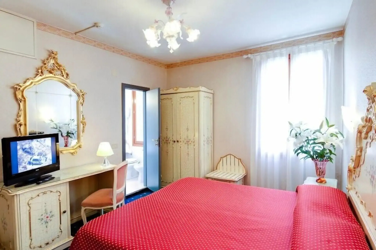 Hotel Diana