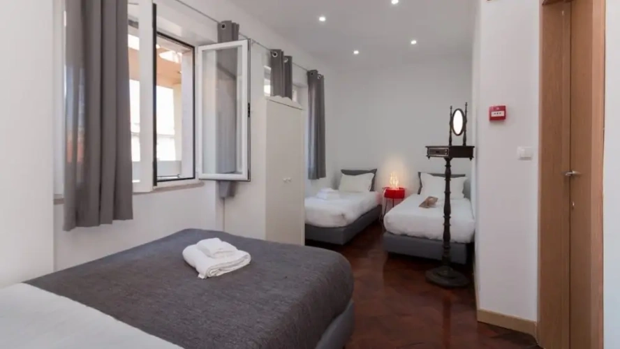 Standard Quadruple room with city view